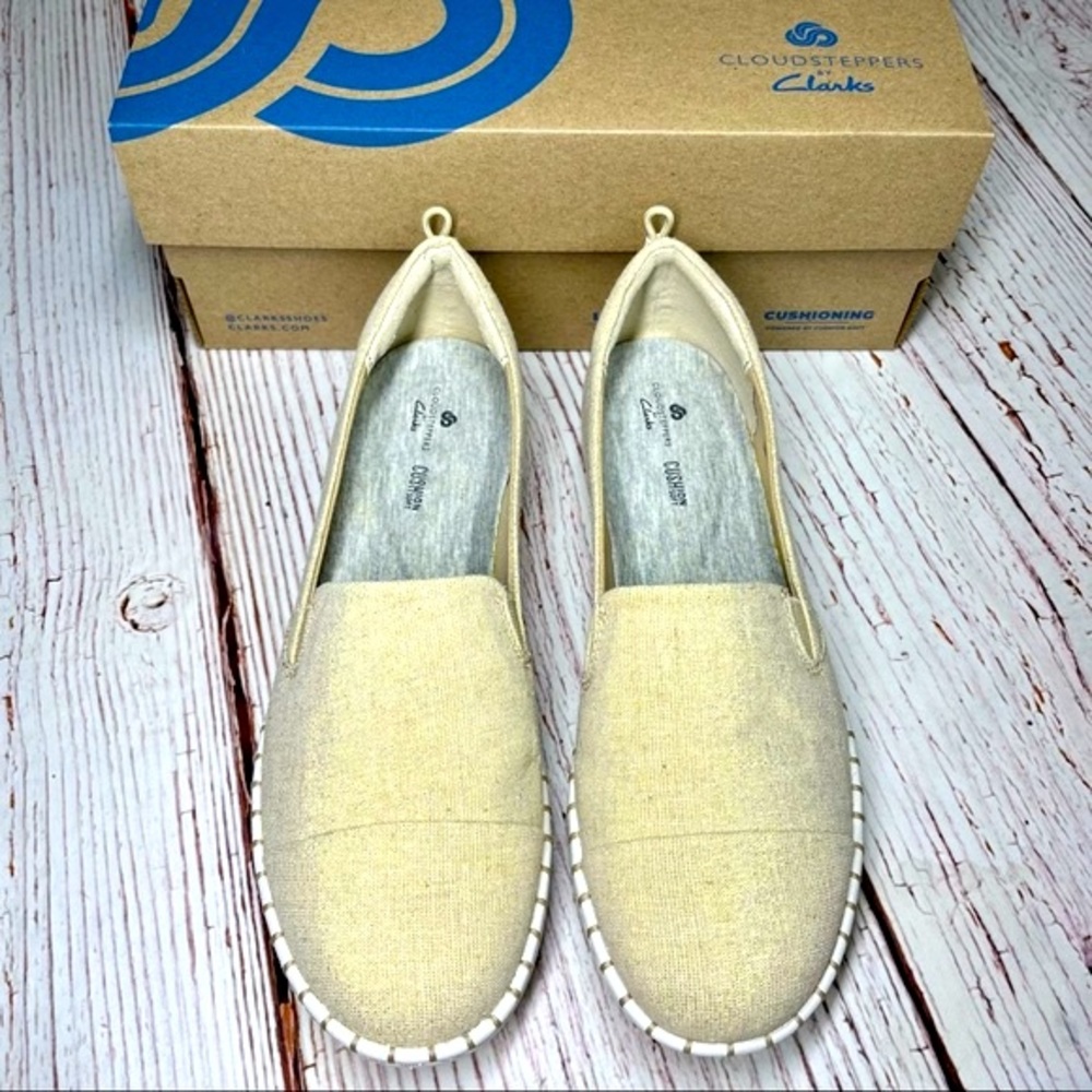 Clarks Step Glow Shoes - Picture 2 of 10